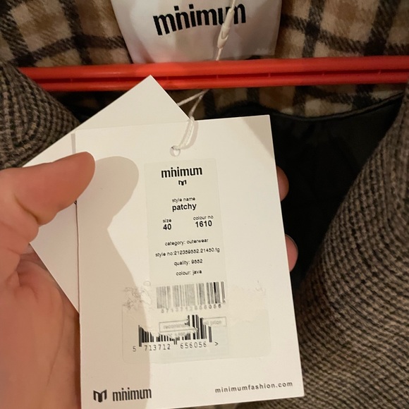 Minimum Patchy Coat - Picture 6 of 13